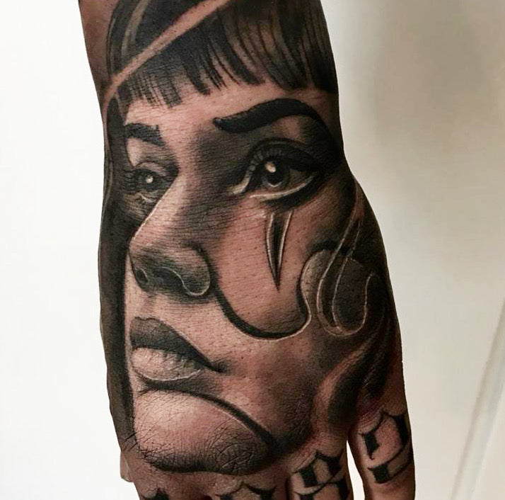 tatuaggio realistico viso di donna eseguito da andrea fanuzzi